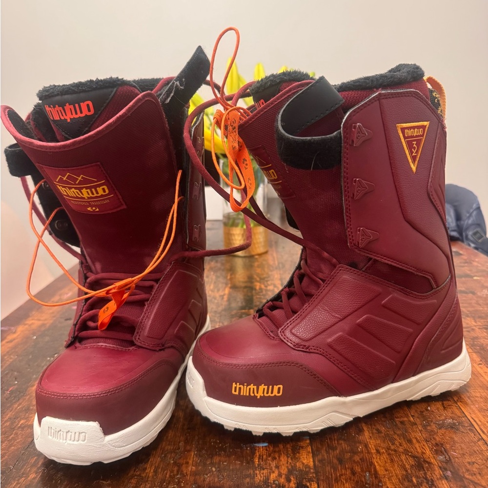 thirtytwo Women's Burgundy Winter snowboard Boots